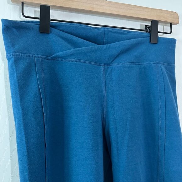 Free People Movement Turnout Cross Front Waist Turnout Legging Capri Blue Medium - Picture 2 of 7